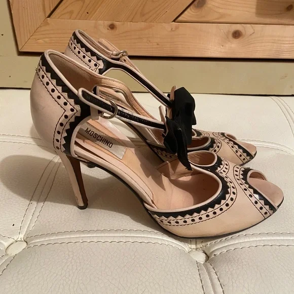 Moschino Peep Toe Bow Pump - Picture 7 of 7